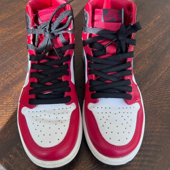 Nike Air Jordan 1 Womens - Picture 3 of 3